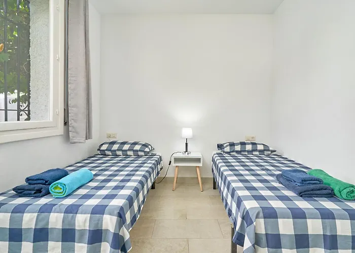 Villa Rodriguez Acosta 22 *