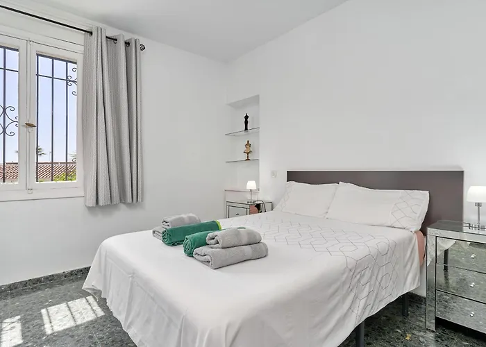 Villa Rodriguez Acosta 22 *