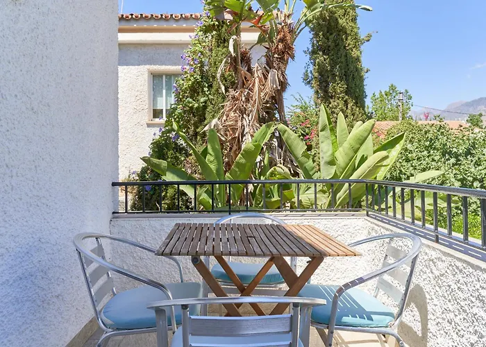 Villa Rodriguez Acosta 22 *